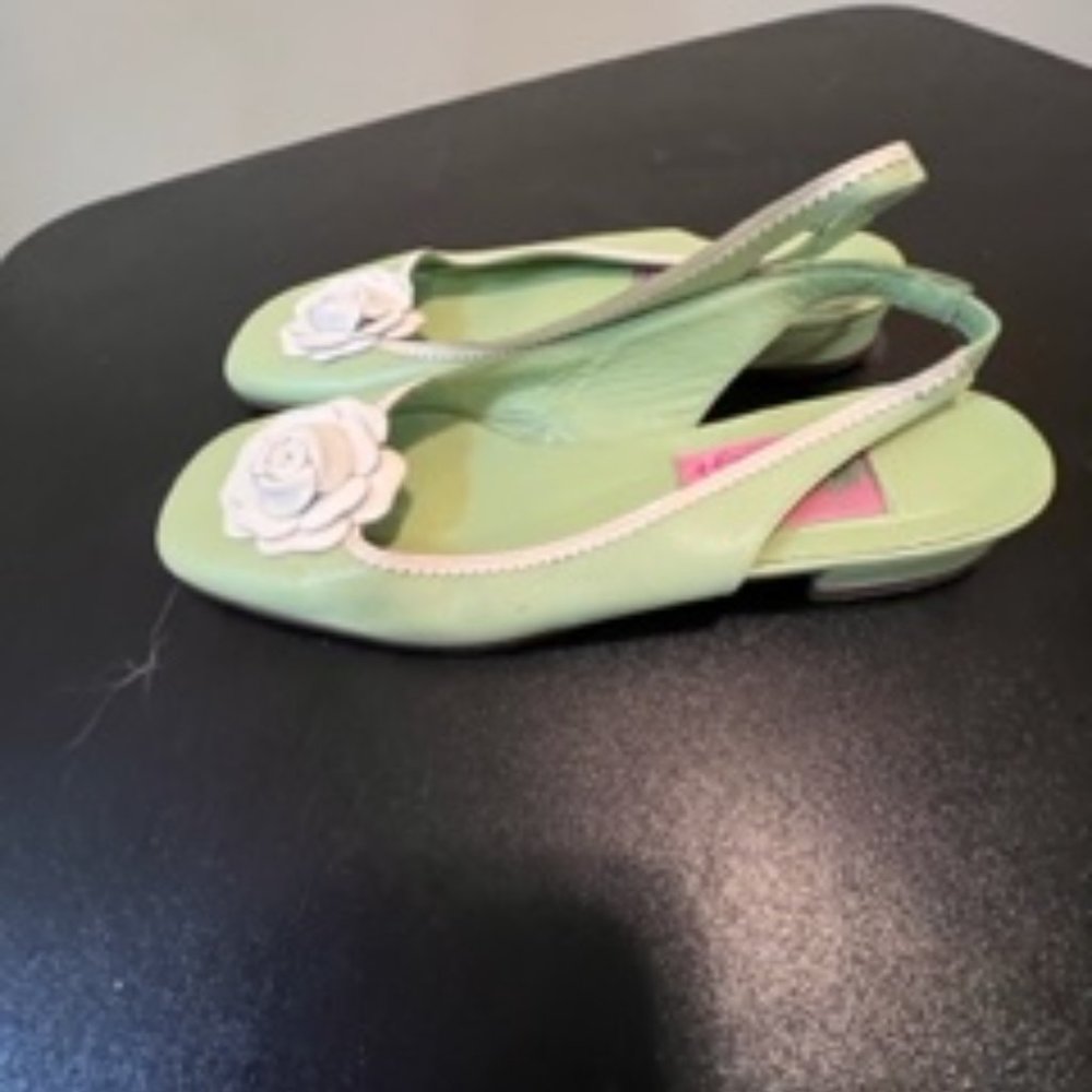 Lilly Pulitzer size 6 light green flats with white flower